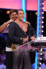 Salman Khan goes Topless for Do Knot Disturb (2).JPG